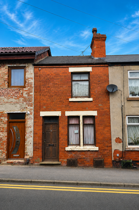 2 bed property, in Holden Street, £60,000
