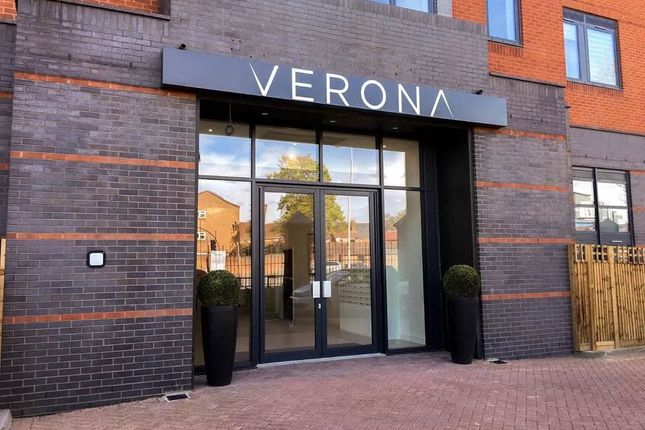 1 bed property, in Wellington Street, £125,000