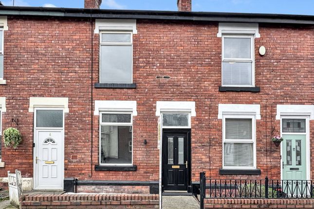 2 bed property, in Stockport Road, £200,000