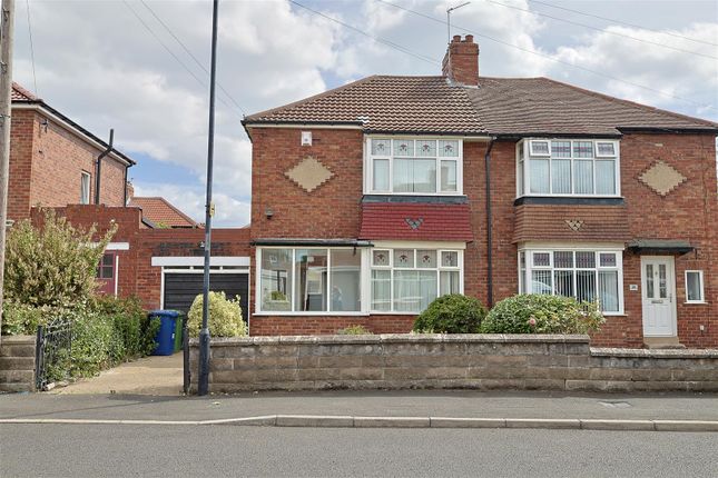2 bed property, in Turbinia Gardens Cochrane Park, £220,000