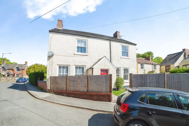 2 bed property, in Market Place, £130,000