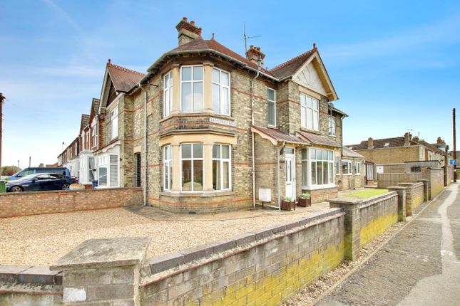 3 bed property, in Wigstones Road, £270,000