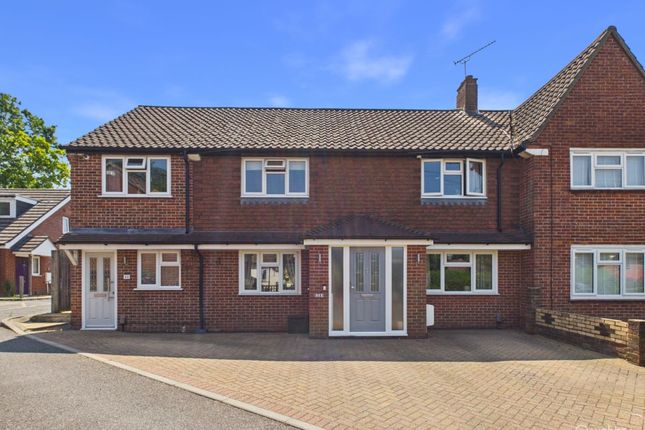 5 bed property, in Rowdown Crescent, £549,950