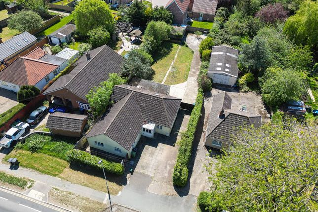 3 bed property, in St. Neots Road, £450,000