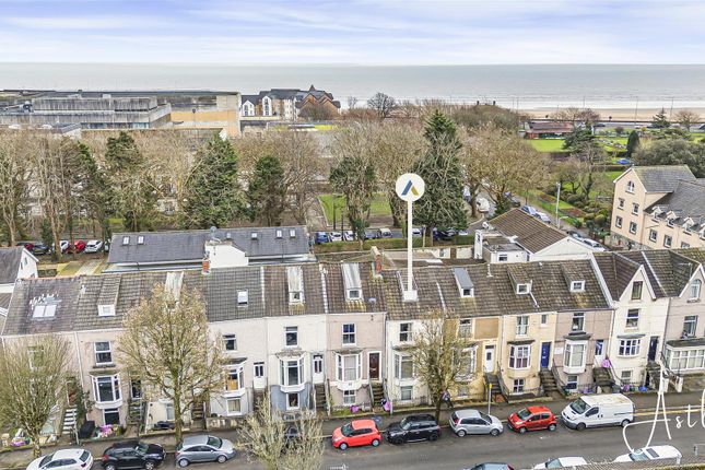3 bed property, in St. Helens Avenue, £215,000
