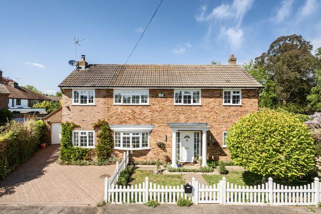 4 bed property, in Meadowlands, £1,050,000