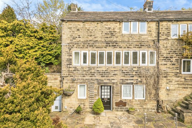2 bed property, in Dam Hill, £250,000
