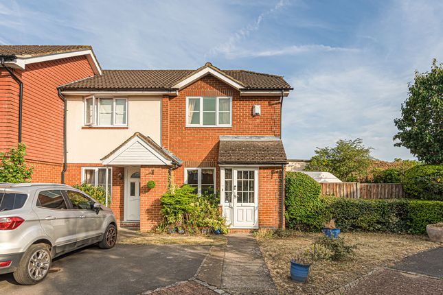2 bed property, in Sullivans Reach, £425,000