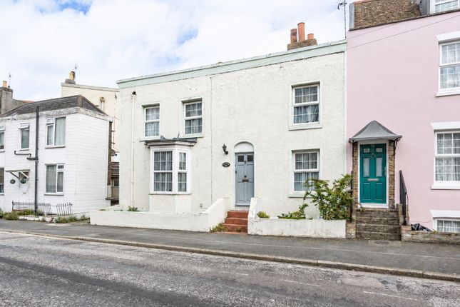 3 bed property, in Princes Crescent, £250,000