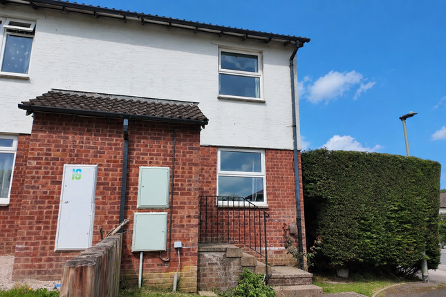 2 bed property, in Luxton Road, £210,000