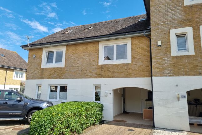 3 bed property, in Port Solent, £595,000