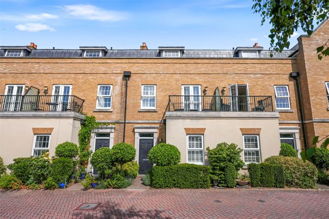 4 bed property, in Lendy Place, £850,000