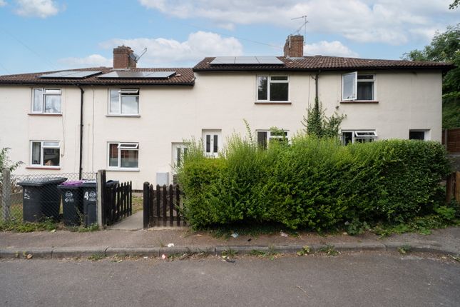 2 bed property, in Foxholes Avenue, £300,000