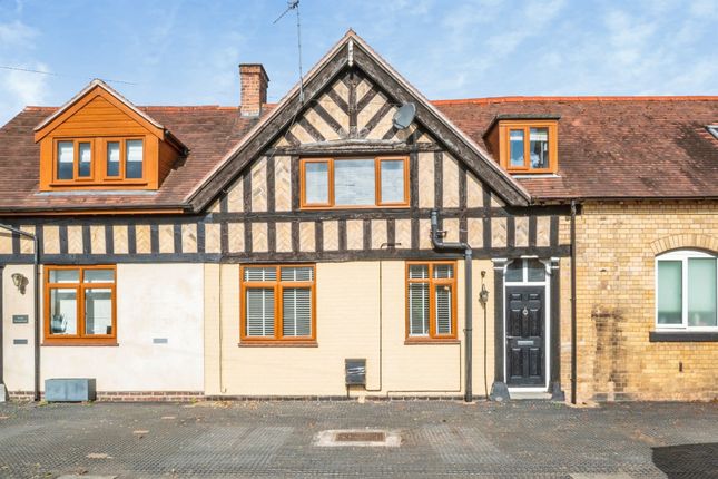 2 bed property, in Upton Road, £210,000