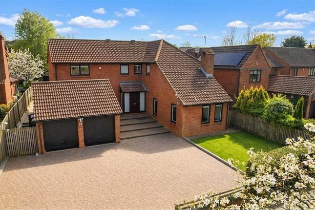 4 bed property, in Colesbourne Drive, £795,000