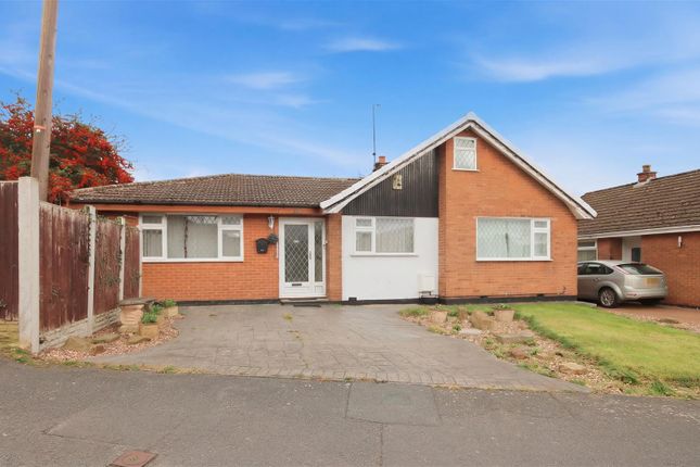 2 bed property, in Elliott Drive, £260,000