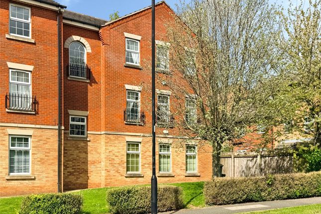 2 bed property, in Brander Close, £90,000