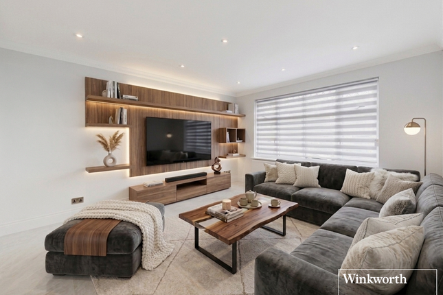 4 bed property, in Shaftesbury Avenue, £925,000
