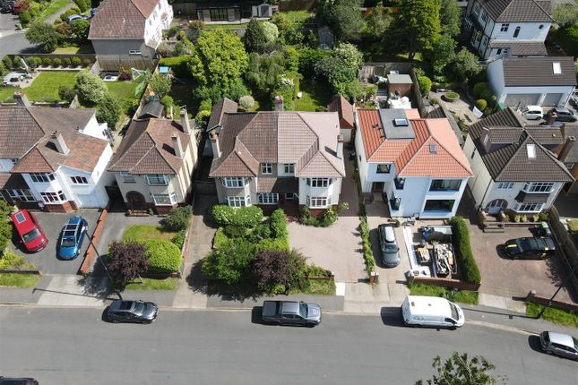 3 bed property, in Roman Way, £660,000