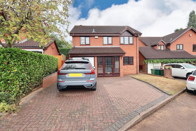 4 bed property, in Larkfield Way, £430,000