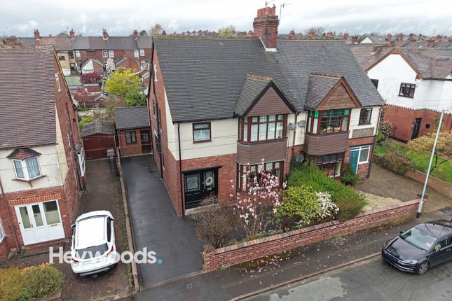 5 bed property, in Watlands Avenue, £395,000