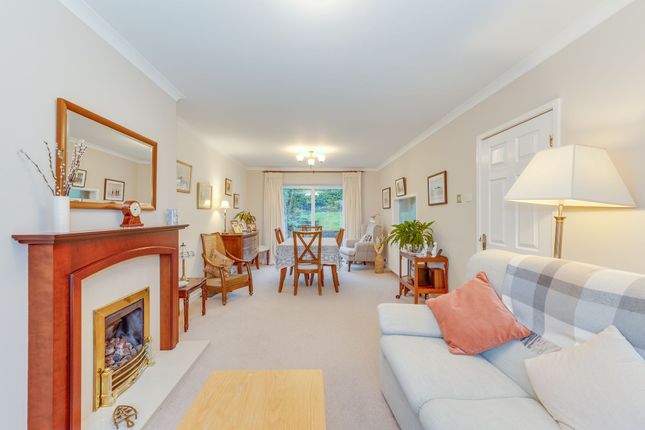 3 bed property, in St. Quentin Rise, £325,000