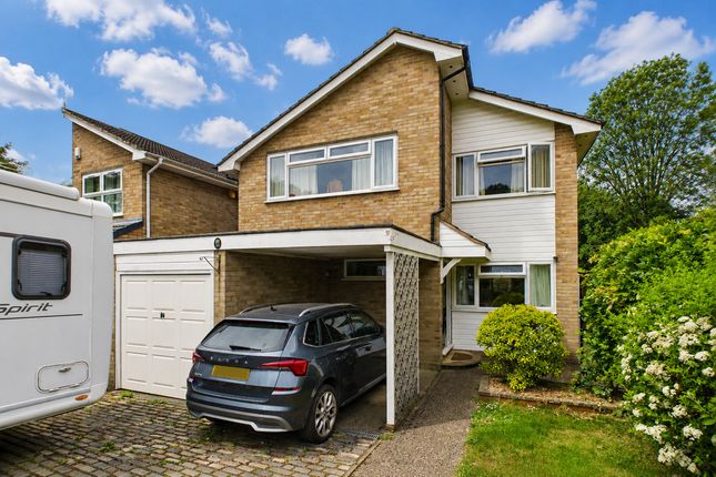 4 bed property, in Mount Close, £695,000