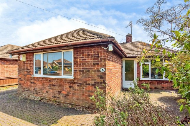 2 bed property, in Fernie Close, £270,000