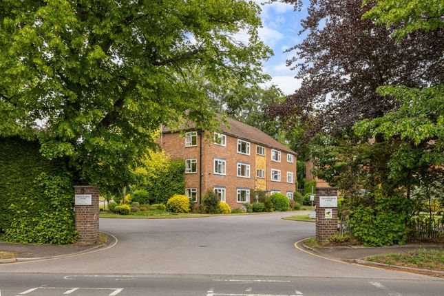 3 bed property, in Virginia Water, £335,000