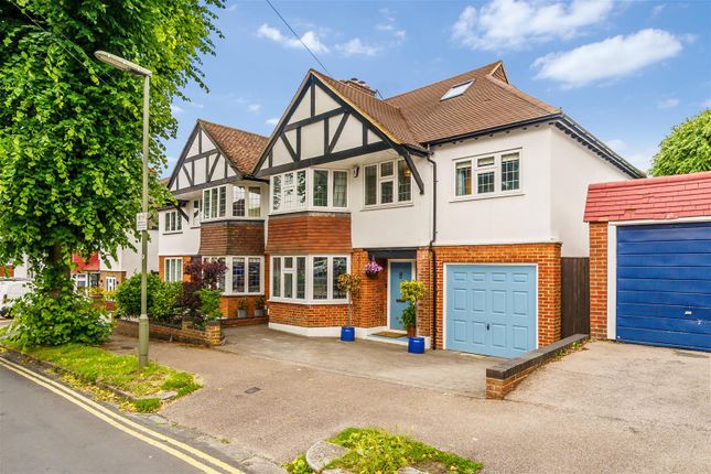 5 bed property, in Buff Avenue, £900,000