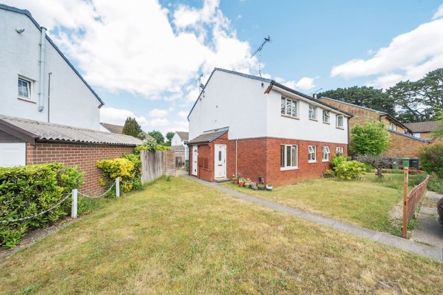1 bed property, in Lambourne Road, £215,000
