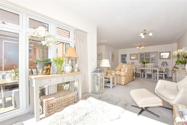 3 bed property, in Hawthornden Grove, £600,000