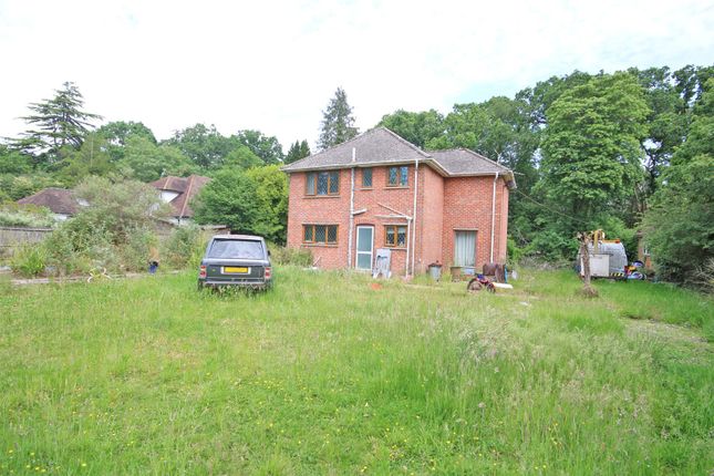 3 bed property, in Fernhill Lane, £800,000