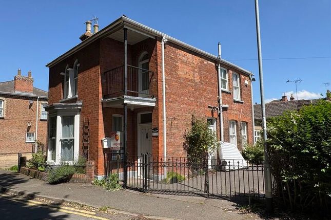 3 bed property, in Church Walk, £160,000