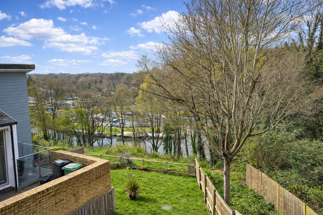 3 bed property, in Moorings Reach, £575,000