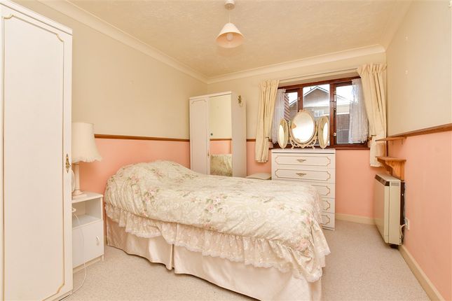 1 bed property, in St. James Road, £260,000