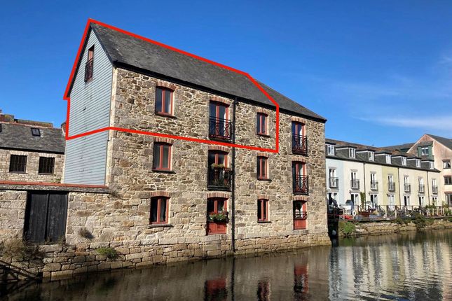 3 bed property, in Harbour Village, £325,000