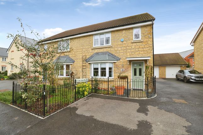 3 bed property, in Winchcombe Avenue, £375,000