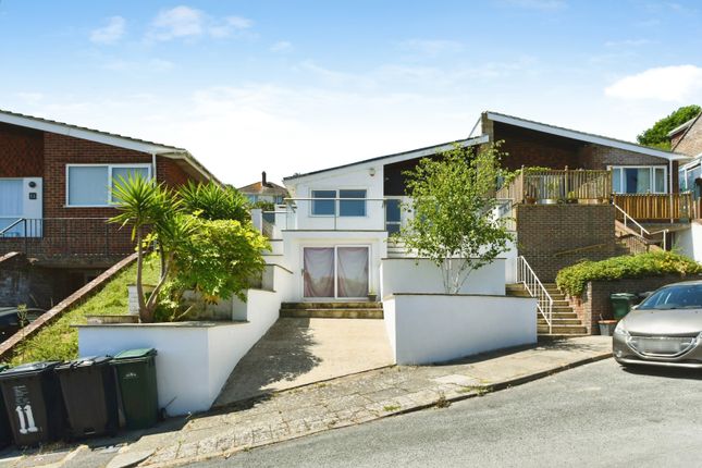 2 bed property, in Lindfield Close, £450,000