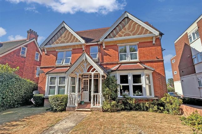 1 bed property, in Reigate Road, £100,000