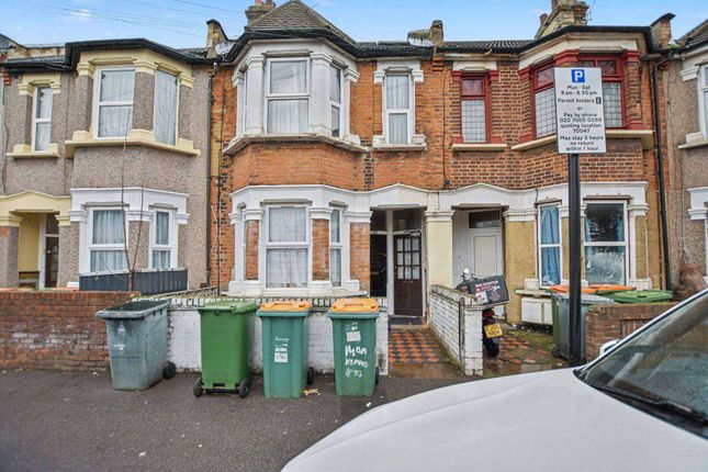 2 bed property, in Keppel Road, £210,000