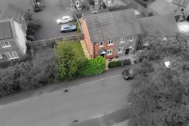 2 bed property, in Sandy Lane, £260,000