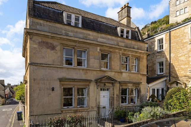 4 bed property, in Newtown, £600,000