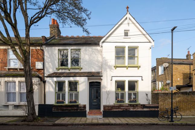 4 bed property, in Grantham Road, £1,175,000