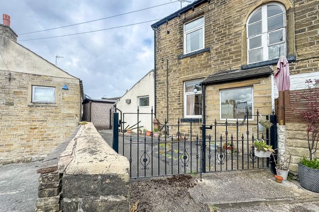 2 bed property, in Southgate, £170,000