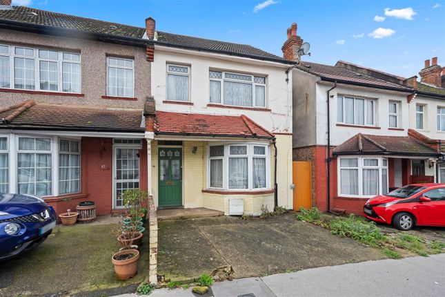 4 bed property, in Whitworth Road, £525,000