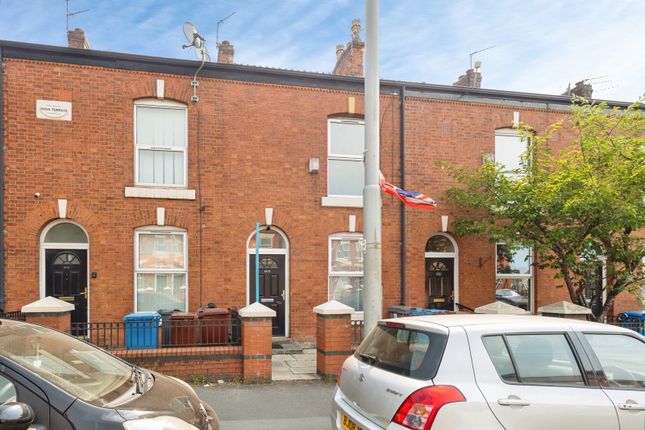 2 bed property, in Ashton New Road, £180,000