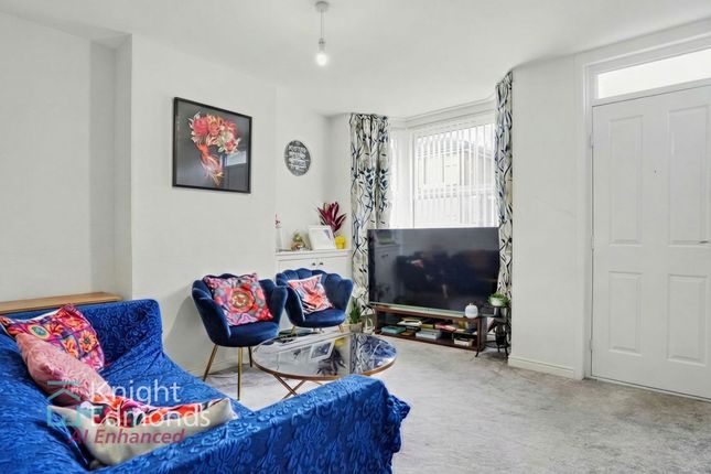 2 bed property, in Milton Street, £270,000