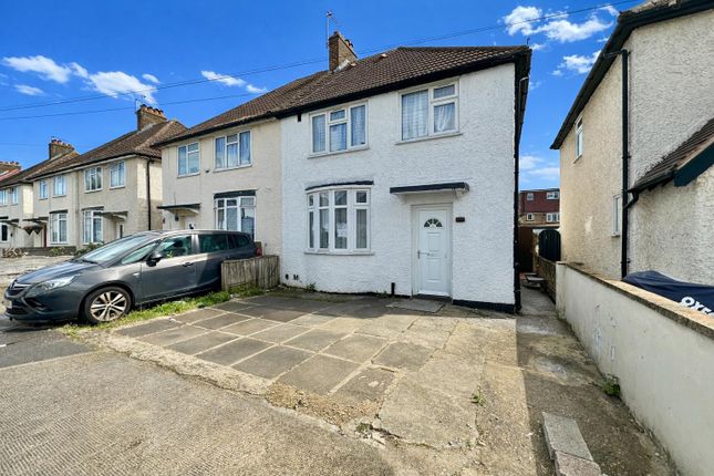 3 bed property, in Tudor Road, £485,000