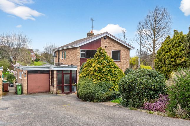 4 bed property, in Branch Hill Rise, £700,000